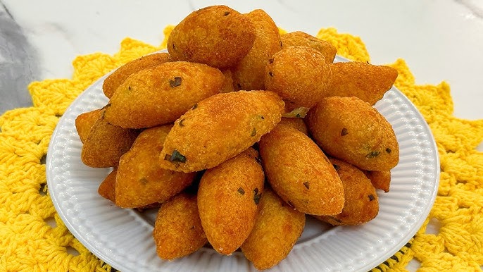 100) Bolinho de Mandioca